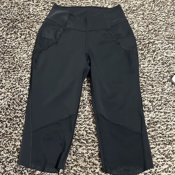 Nike Motion Training capris. Very flattering. Very gently used. Mesh detail. - Picture 2 of 14
